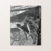 Schwarz-Weiß-Ritter galoppieren durch den Wald Puzzle (Vertikal)