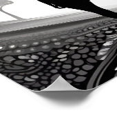 Schwarz-Weiß-Romantik: Gemusterte Embrace Poster (Ecke)