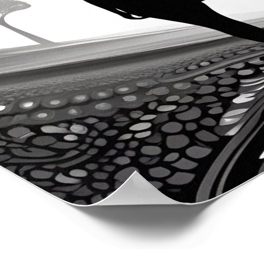 Schwarz-Weiß-Romantik: Gemusterte Embrace Poster (Ecke)