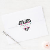 Schwarz-weiß-rosa Damask 1,5" Hochzeitsaufkleber Herz-Aufkleber (Umschlag)