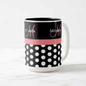 Schwarz-weiß-rosa-Monogramm-Polka-Dot Zweifarbige Tasse (VorderseiteRechts)