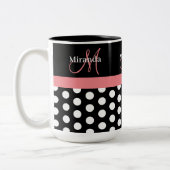 Schwarz-weiß-rosa-Monogramm-Polka-Dot Zweifarbige Tasse (Links)