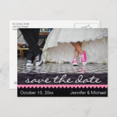Schwarz-weiß-Rosa-Neaker Save the Date Ankündigungspostkarte (Vorne/Hinten)