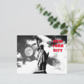 Schwarz-Weiß-Rot-Statue der Liberty New York City Postkarte (Stehend Vorderseite)