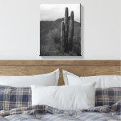 Schwarz-Weiß-Saguaro-Kakteen in Hills 11x14 Leinwanddruck (Insitu (Schlafzimmer))