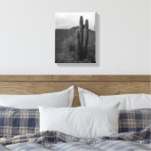 Schwarz-Weiß-Saguaro-Kaktus in Hills 8x10 Leinwanddruck (Insitu (Schlafzimmer))