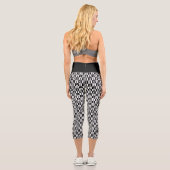 Schwarz-Weiß-Schachfigurenmuster Capri Leggings (Rückseite)