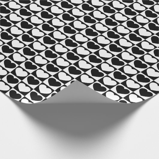 Schwarz-Weiß-Schachmuster mit Herz Geschenkpapier (Ecke)
