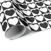 Schwarz-Weiß-Schachmuster mit Herz Geschenkpapier (Rolleneckpunkt)