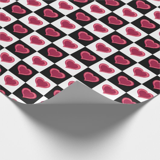 Schwarz-Weiß-Schachmuster, rote Herzen Geschenkpapier (Ecke)