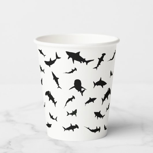 Schwarz-Weiß-Schattenhai-Walmuster Pappbecher (Rückseite)