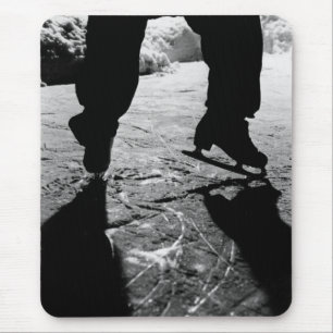 Schwarz-Weiß-Schlittschuhe Silhouette Mousepad
