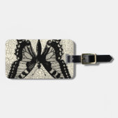 Schwarz-Weiß-Schmetterling im Hintergrund Gepäckanhänger (Vorderseite horizontal)
