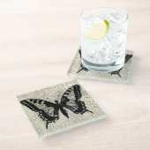 Schwarz-Weiß-Schmetterling im Hintergrund Glasuntersetzer (Schrägansicht)