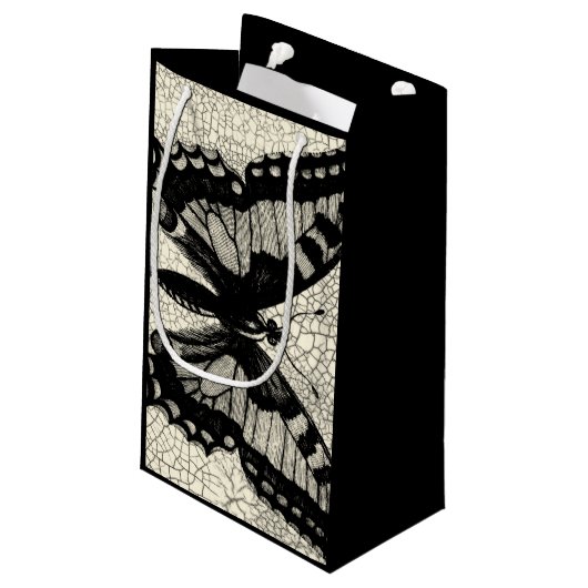Schwarz-Weiß-Schmetterling im Hintergrund Kleine Geschenktüte (Rückseite Schrägansicht)