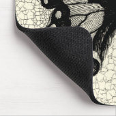 Schwarz-Weiß-Schmetterling im Hintergrund Mousepad (Ecke)