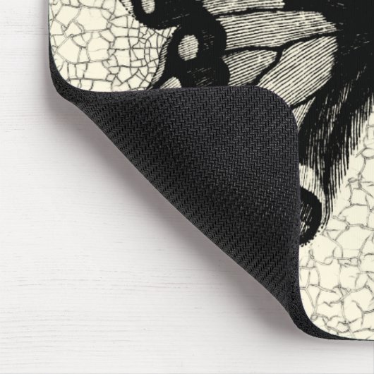 Schwarz-Weiß-Schmetterling im Hintergrund Mousepad (Ecke)