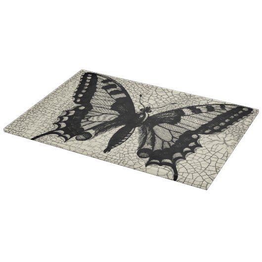 Schwarz-Weiß-Schmetterling im Hintergrund Schneidebrett (Ecke)