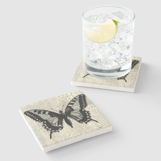 Schwarz-Weiß-Schmetterling im Hintergrund Steinuntersetzer (Seitenansicht)