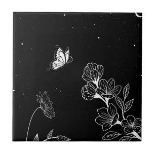 Schwarz-Weiß-Schmetterling und Blume in der Nacht  Fliese
