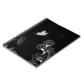 Schwarz-Weiß-Schmetterling und Blume in der Nacht Notizblock (Linke Seite)