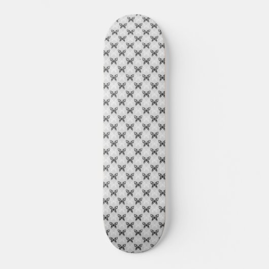 Schwarz-Weiß-Schmetterlinge Skateboard (Vorderseite)
