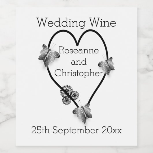 Schwarz-Weiß-Schmetterlingsherz-Design-Hochzeit Weinetikett (Einzelnes Label)