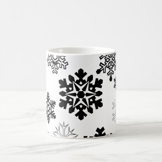Schwarz-Weiß-Schneeflocken Kaffeetasse (Mittel)