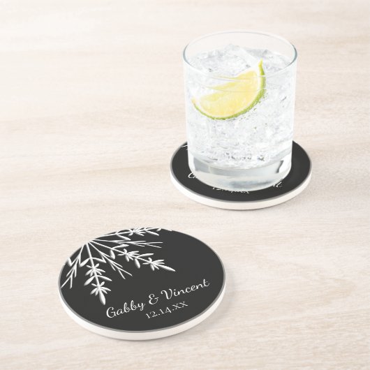 Schwarz-Weiß-Schneeflocken-Winterhochzeit Untersetzer (Seite)