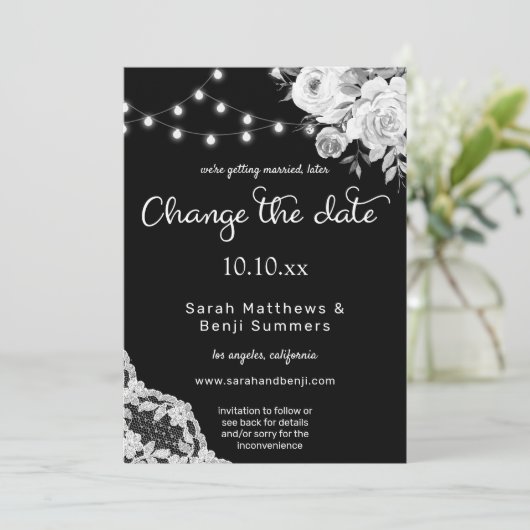 Schwarz-Weiß-Schnürsenkel verändern das Datum Einladung (Stehend Vorderseite)