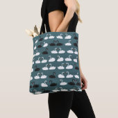 Schwarz-Weiß-Schwäne Allover-Tasche Tasche (Von Nahem)