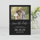 Schwarz-Weiß-Script-Hochzeit speichern Sie das Dat Save The Date (Stehend Vorderseite)