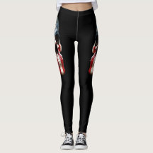 Schwarz-Weiß-Skulpturen auf schwarzen Leggings
