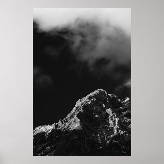 Schwarz-Weiß-Sonne beleuchteter Berg Poster (Vorne)