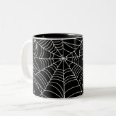 Schwarz-Weiß-Spinnennetz-Halloween-Party Zweifarbige Tasse (Vorderseite Links)