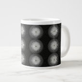 Schwarz-Weiß-Spirale Jumbo-Tasse (Vorderseite Rechts)
