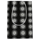 Schwarz-Weiß-Spirale Mittlere Geschenktüte (Vorderseite)