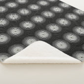 Schwarz-Weiß-Spirale Sherpadecke (3/4)