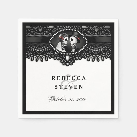 Schwarz-Weiß-Spitzen-Hochzeitsskelett mit Namen Serviette (Vorderseite)