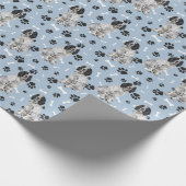 Schwarz-weiß Springer Spaniel Dog Paw Prints Geschenkpapier (Ecke)
