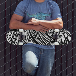 Schwarz-Weiß-Stämme Abstrakt Skateboard