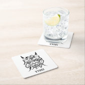 Schwarz-Weiß-Stammesdrache Rechteckiger Pappuntersetzer (Vor Ort)