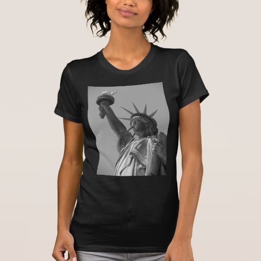 Schwarz-Weiß-Statue der Freiheit New York City T-Shirt (Vorderseite)