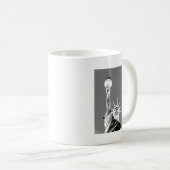 Schwarz-Weiß-Statuen der Freiheit New York City Kaffeetasse (VorderseiteRechts)