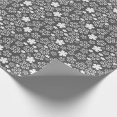 Schwarz-Weiß-Stern und Schneeflocken Wintermuster Geschenkpapier (Ecke)