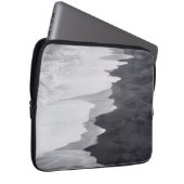 Schwarz-Weiß-Strand landschaftlich Laptopschutzhülle (Vorne Rechts)