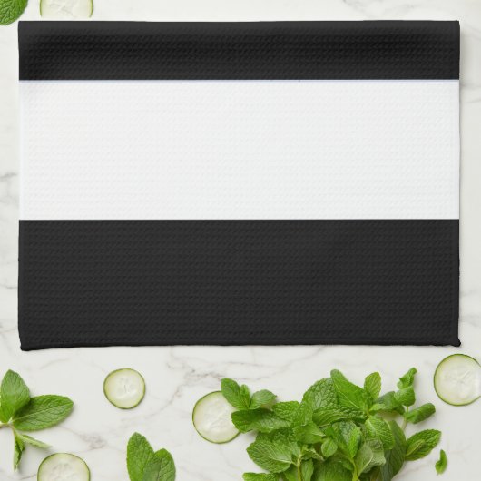 Schwarz-Weiß-Streifen auf einem Geschirrtuch (Gefaltet)