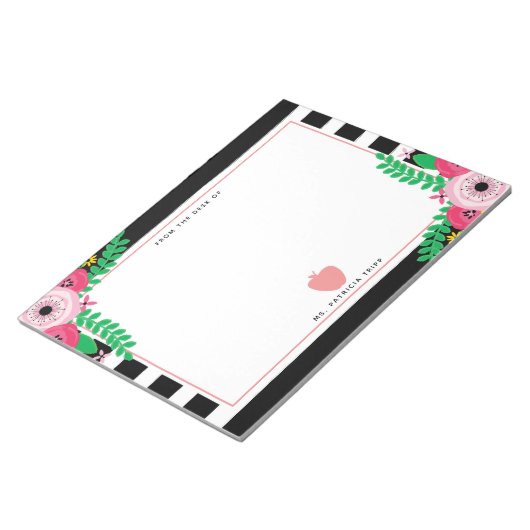 Schwarz + Weiß Streifen Blumenrosa Apfellehrer Notizblock (angewinkelt)