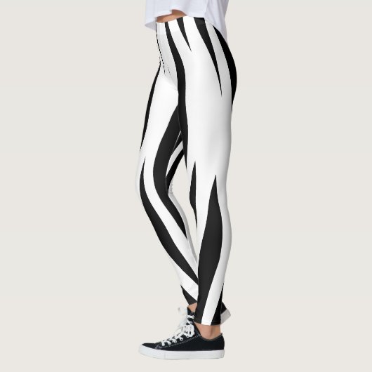 Schwarz-Weiß-Streifen Leggings (Links)