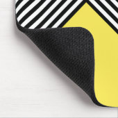 Schwarz-Weiß-Streifen mit gelbem Dreieck Mousepad (Ecke)